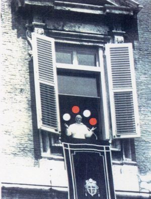 Oliver Dunne & Siobhán McCooey: Pocket Popes: Juggler